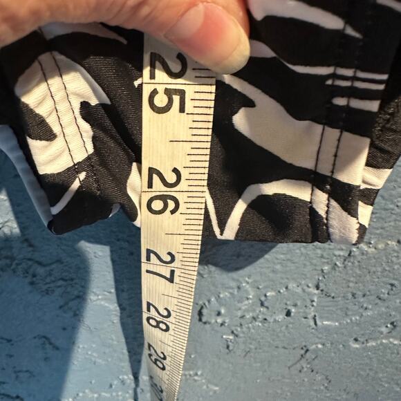 Hurley NWT Size X-Small One Piece Bathing Suit Black White Floral Vacation Beach - Picture 5 of 14